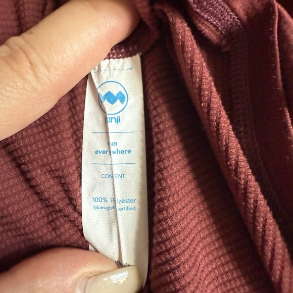 Janji Helio Tech Long Sleeve Running Shirt Womens XL Red Ultra Light Performance - Picture 11 of 13